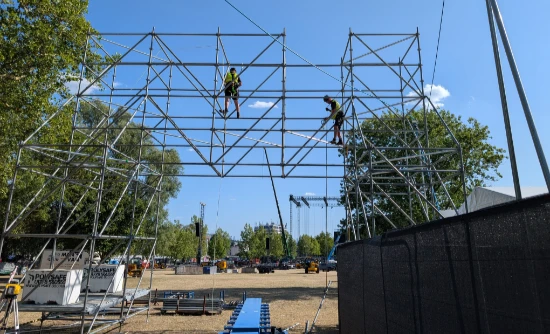 climbers on Layher scaffolding