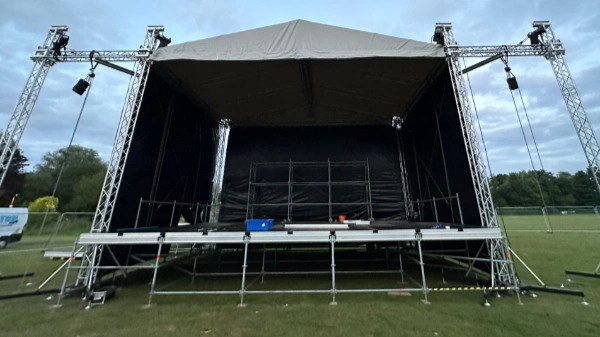 10x8m Eurotruss Saddle Roof